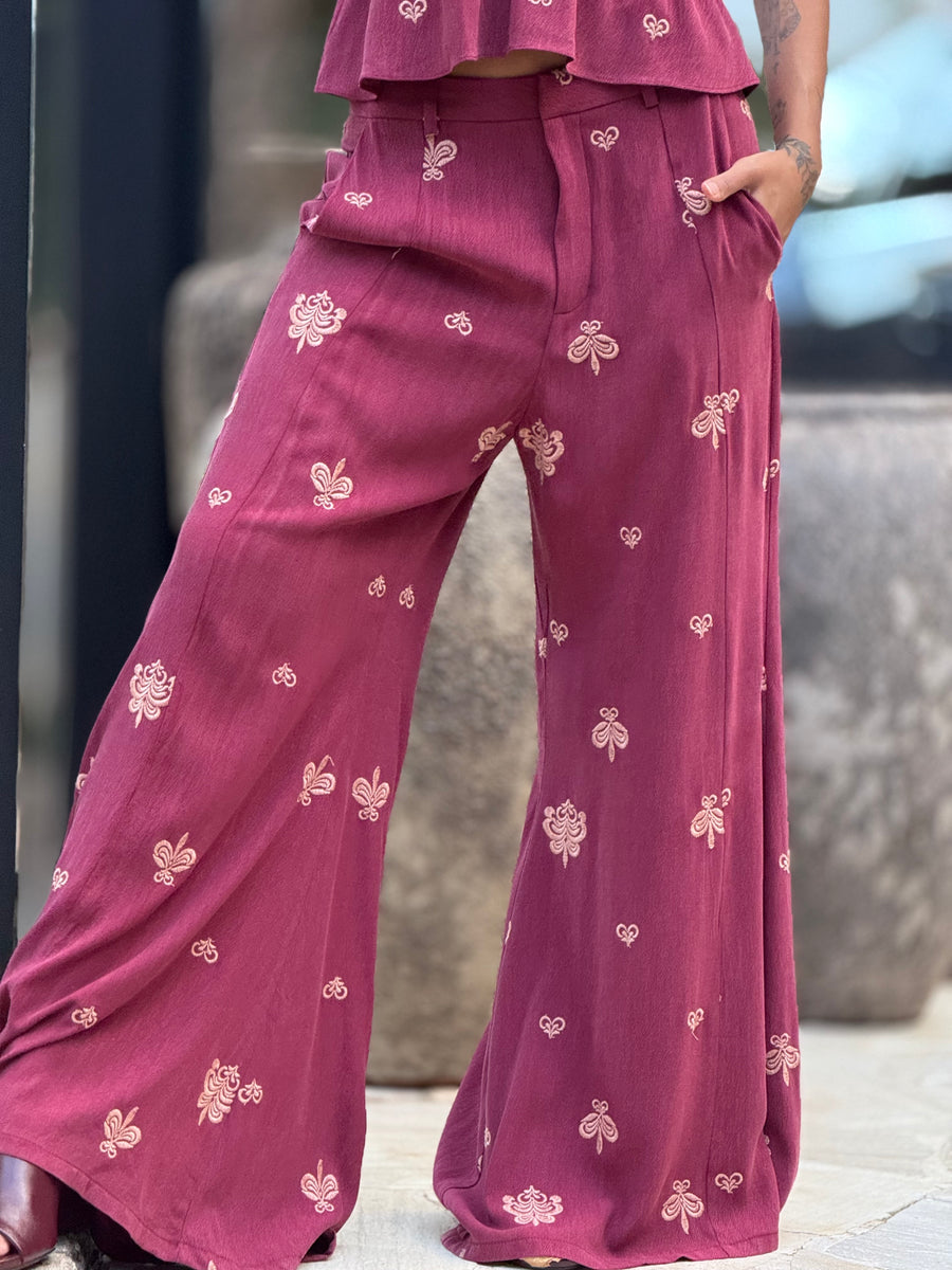 Calça Carolina Bordada