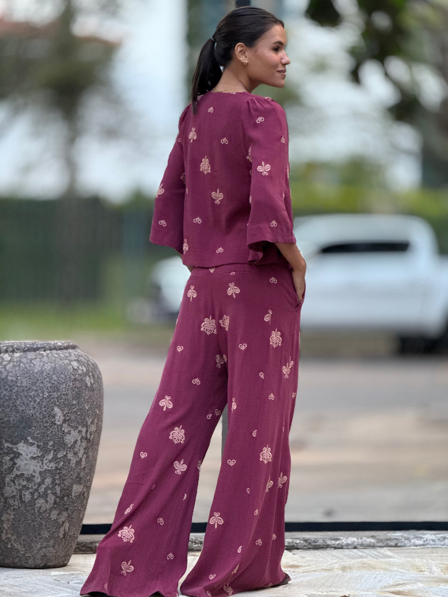 Calça Carolina Bordada